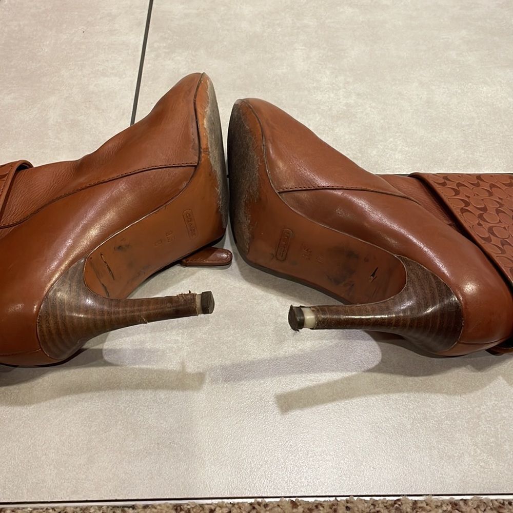 Coach woman’s high heeled booties - Picture 14 of 16